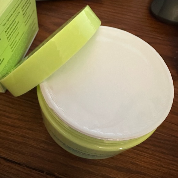 Skin AHA/BHA Exfoliating Pads in Light Green Box - Picture 6 of 6